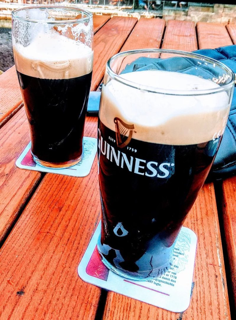 O'Sheas Irish Pub & Biergarten