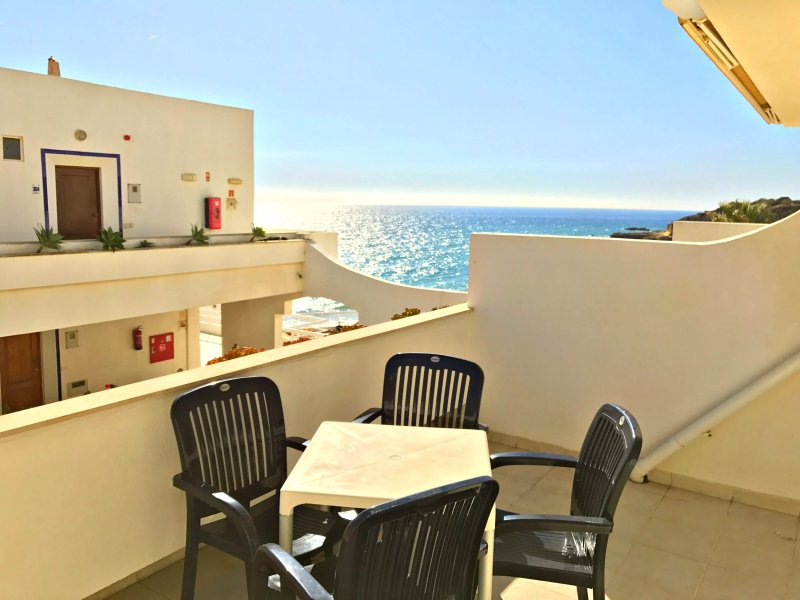 Borda d'Água, Praia da Oura