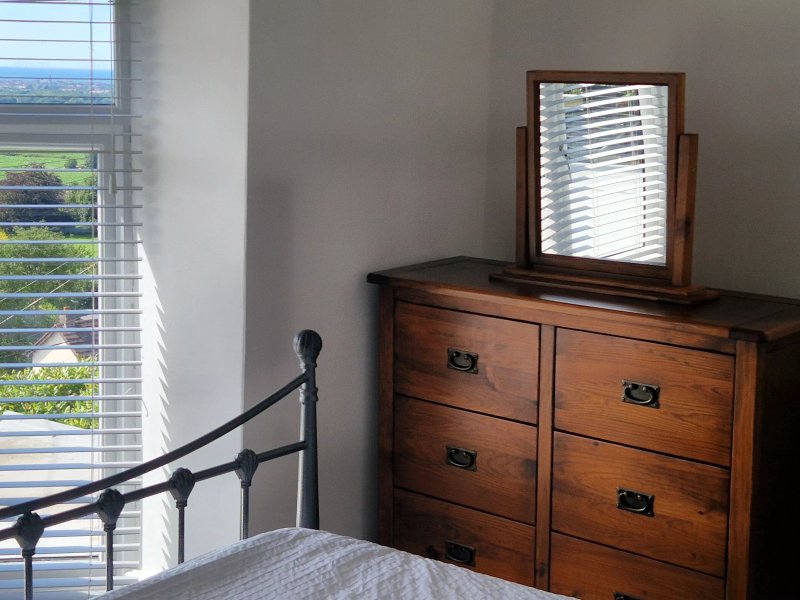 ASTER COTTAGE, pet friendly, with a garden in Dyserth
