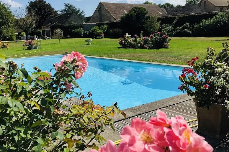 Le gîte de la Bergère, a welcoming, cozy gîte facing the pool.