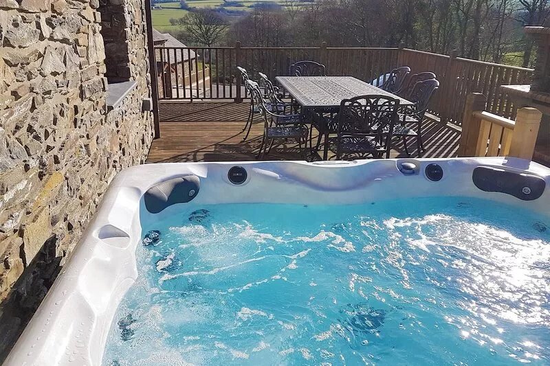 4 bedroom accommodation in Mydroilyn, near Aberaeron