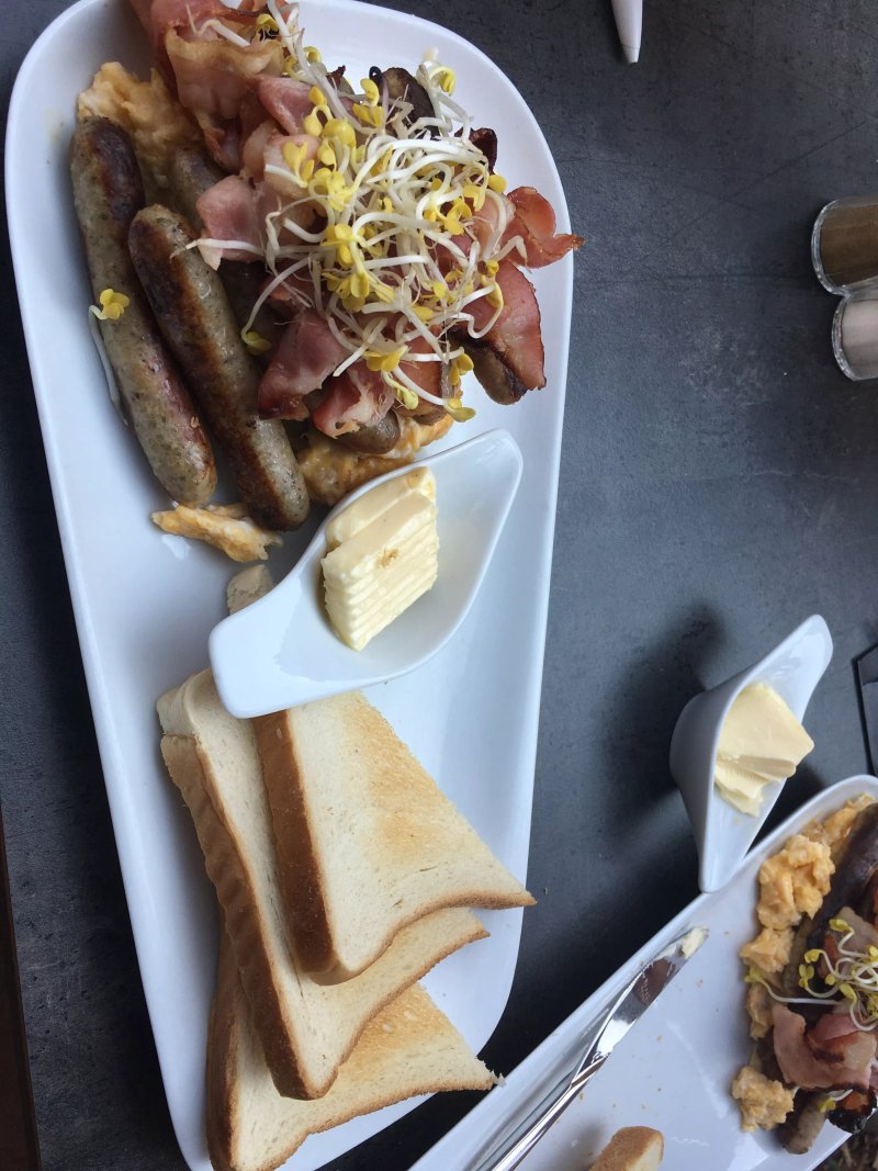 Lloyd's Cafe & Bar