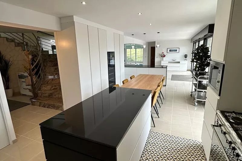 Architect-designed house, 424 M2 living space, Ocean view. Saint jean de Luz
