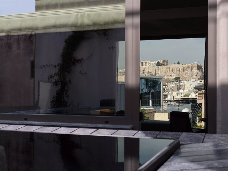 Monastik Living in Athina