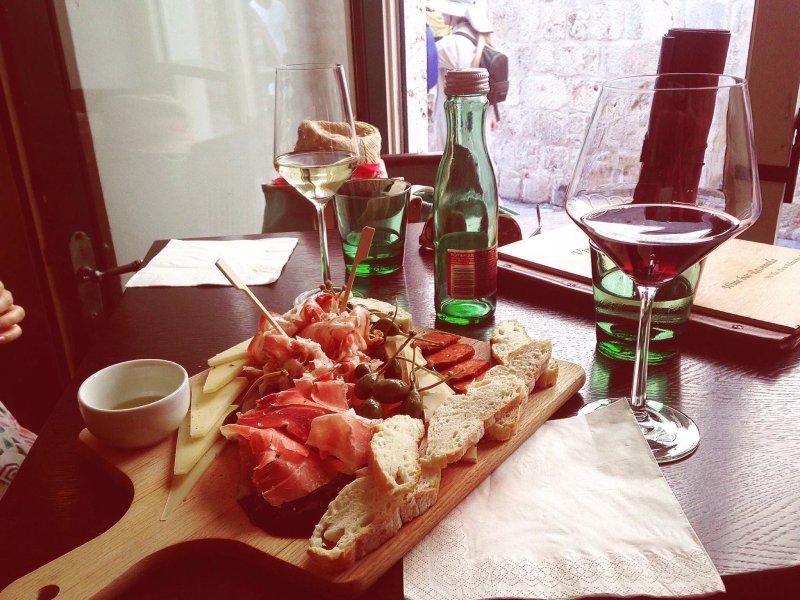Razonoda Wine Bar