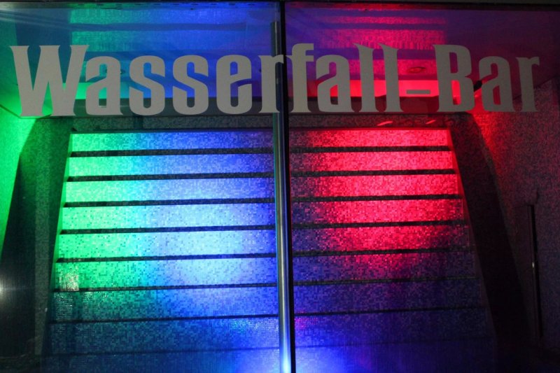 Wasserfall-Bar