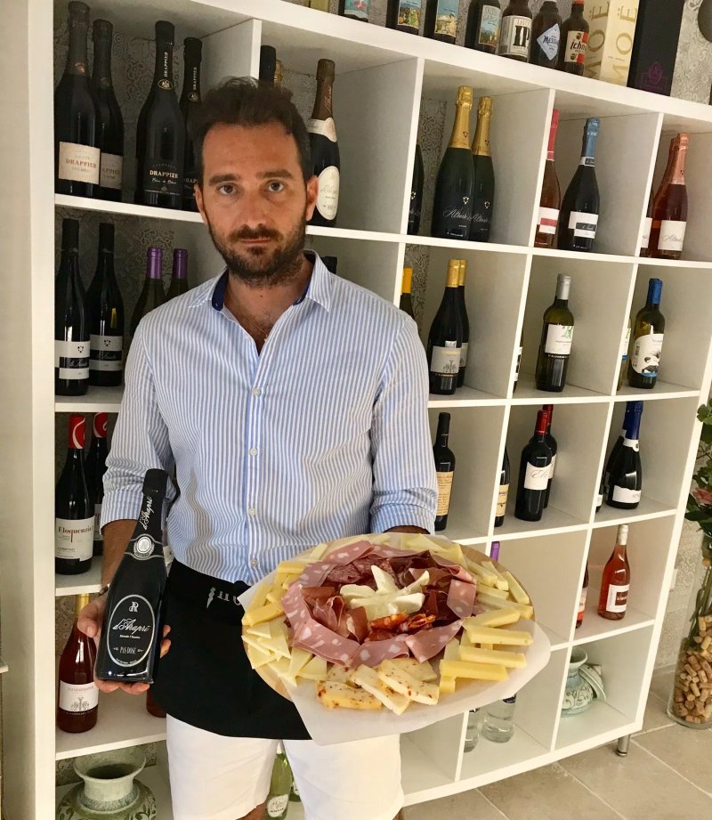 Tirovino food e wine bar