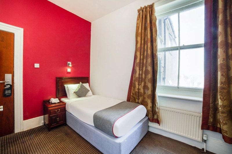 Oyo The Strand Hotel