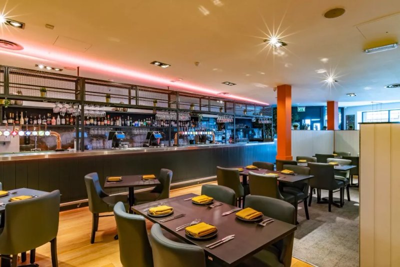No. 25 Restaurant & Bar