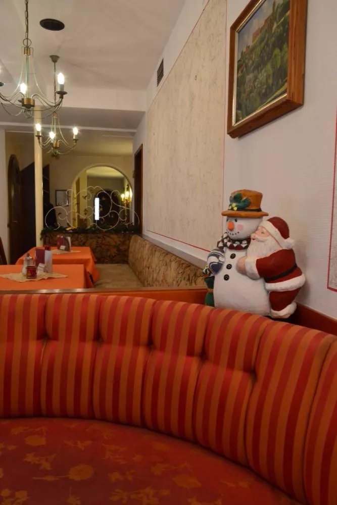 Hocher Hotel & Cafe