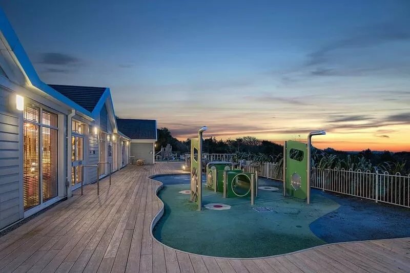 Modern 12ft-wide holiday home with one double with en suite W.