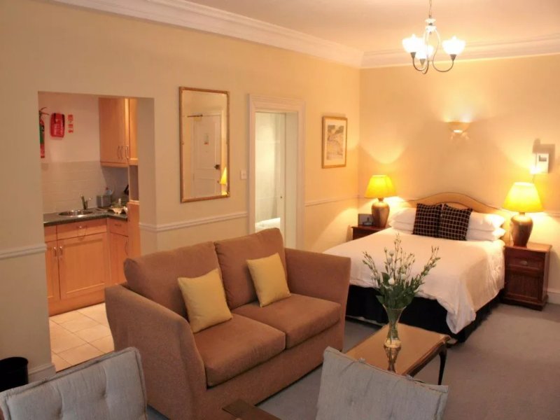Kensington Court