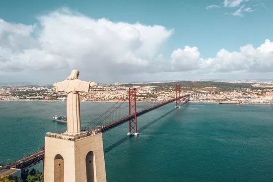 Cabrio guided Tour Lisbon - Almada/Cascais/Sintra
