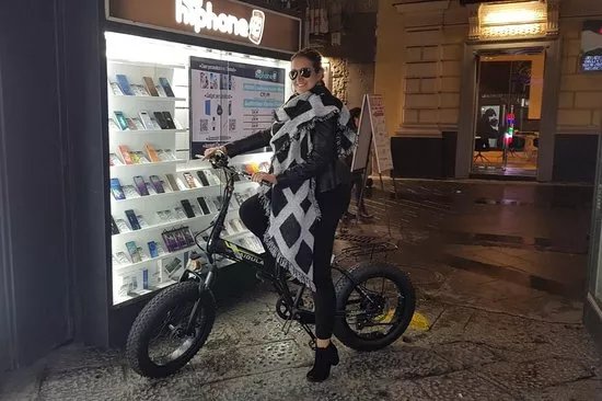 Tour Street Food e Storia dei vicoli di Napoli con guida locale esperta