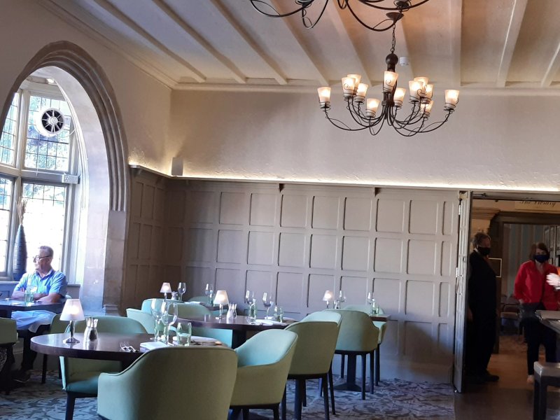 Bar & Grill At The Crown Manor House Hotel