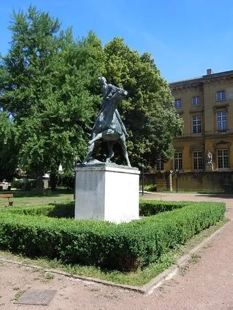Monument a La Fayette