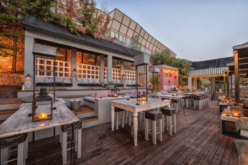 Arossa Cocktail Bar. Doors open at 21:00 to 4:00