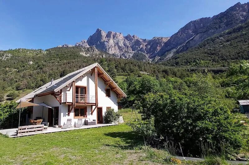 LARGE LUXURY CHALET /WELLNESS SPA.  VALLOUISE VALLEY