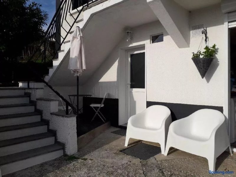 STUDIO coquet Terrasses de Saint Germain
