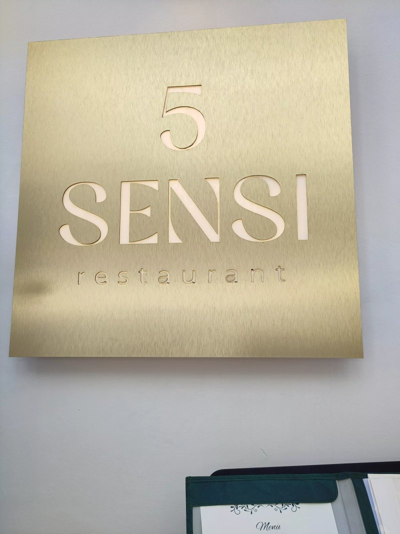 5 Sensi Restaurant