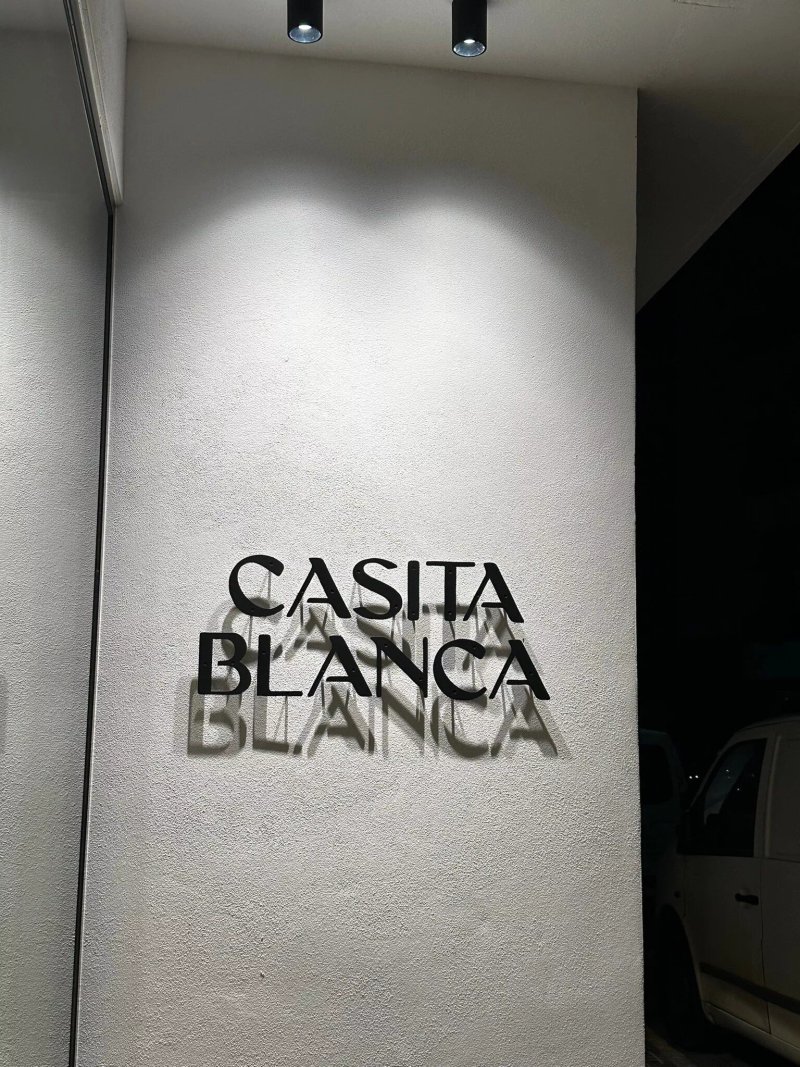 Casita Blanca Apartments