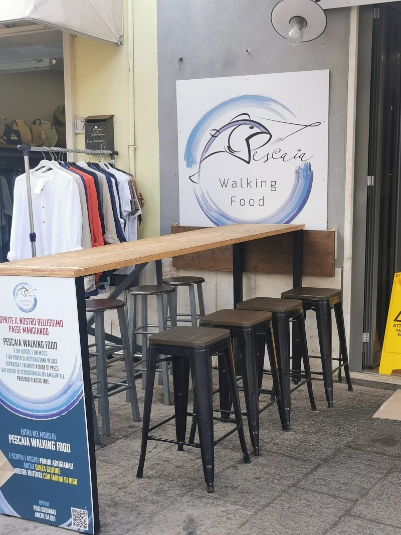 Pescaia Walking Food