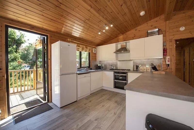 Lomond Lodge 20, Luxury Log cabin on the banks of Loch Lomond