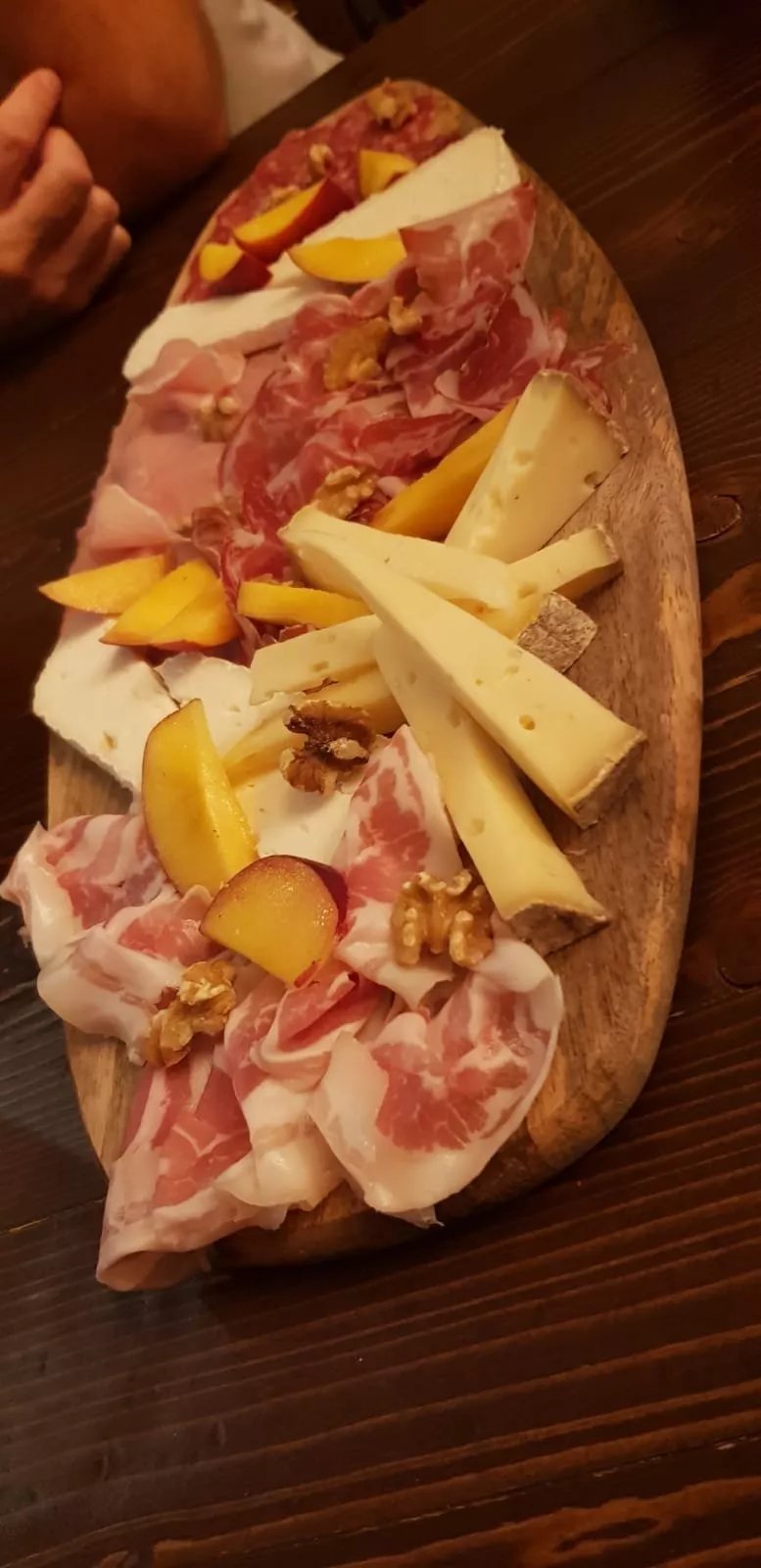 28100 Wine and Food