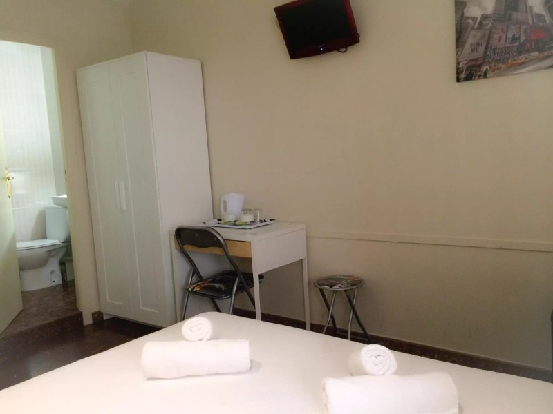 Barcelona City Street Guesthouse