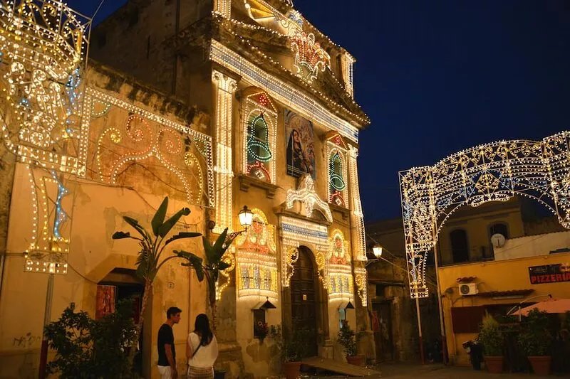 Elegant, quiet, large apartment in Palazzo Mango, beautiful heart of old Palermo