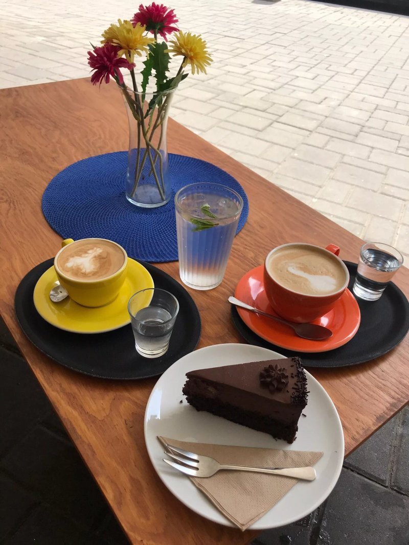 VEGAN FOOD & SWEET BAR