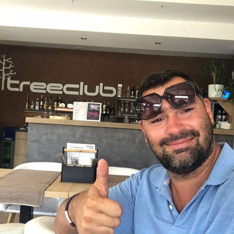 Treeclub Bar & Restaurant