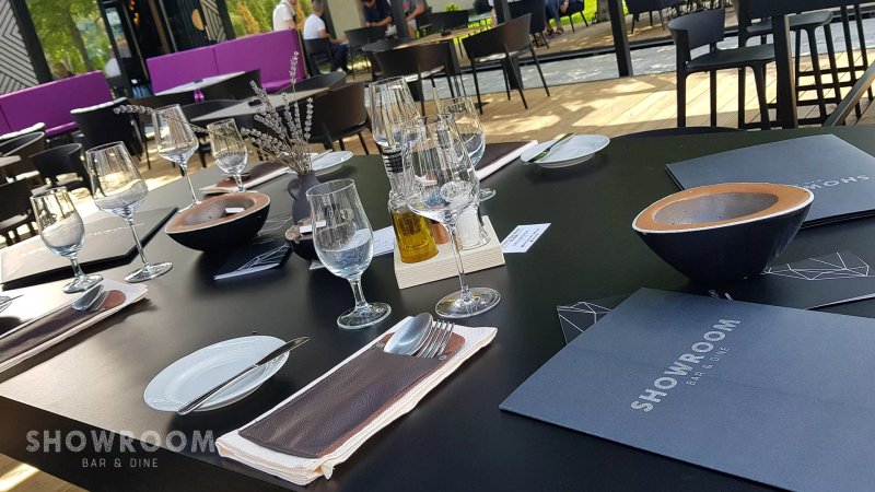 Showroom Bar & Dine