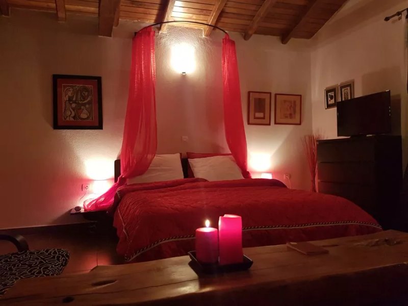 Heos Studios & Apartments