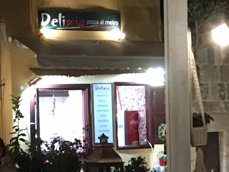 Delizia pizza al metro