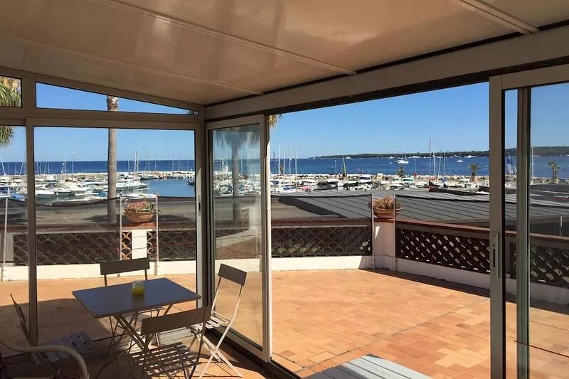 Center Cannes completely renovated facing the beach, sea view terrace