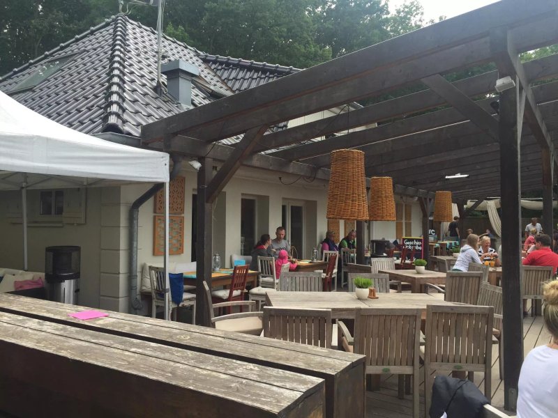 Deck Restaurant, Bar & Beach Club