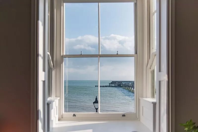 Light, bright, and colourful apartment opposite Deal pier