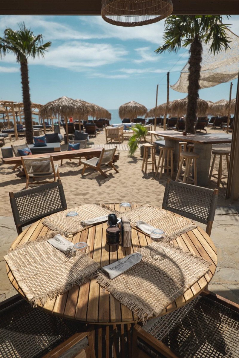 Tortuga Beach Club / Golden Sands