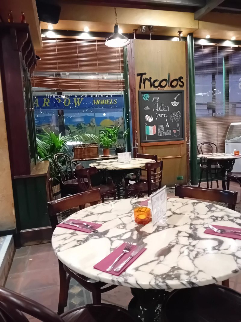 Tricolos