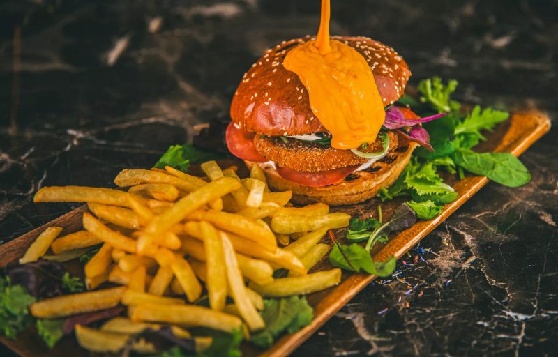 Azura - Lounge | Eat | Club