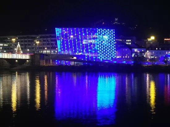 Lentos Kunstmuseum (Museum of Modern Art Linz)