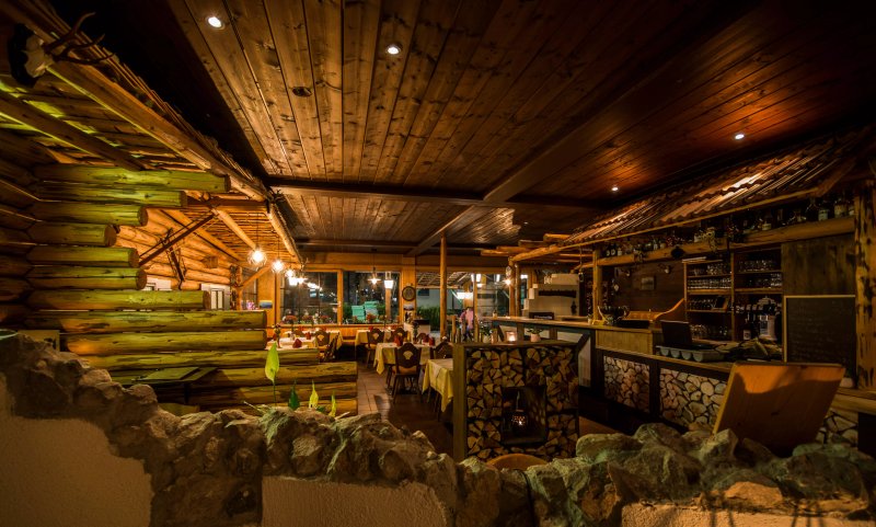 La Familia Restaurant & Pizzeria