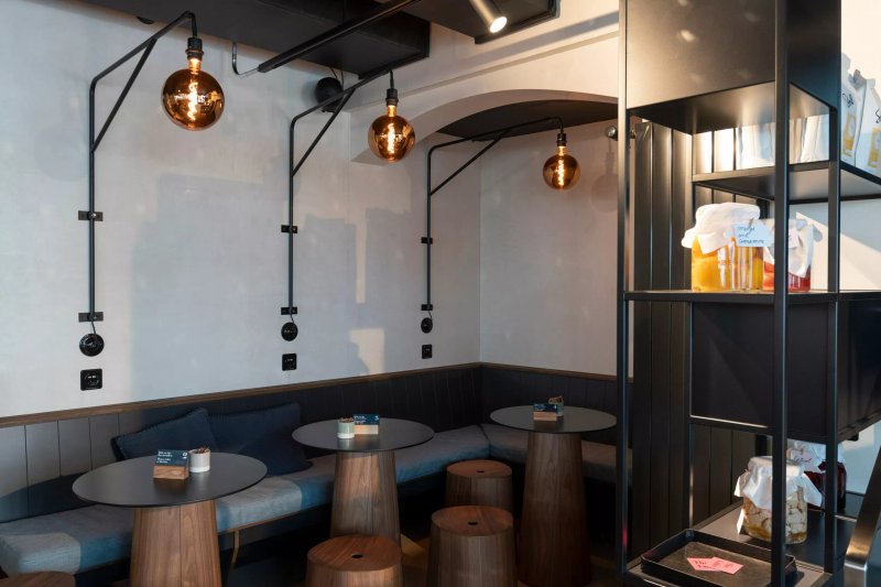 ROKKA Cafe & Bar
