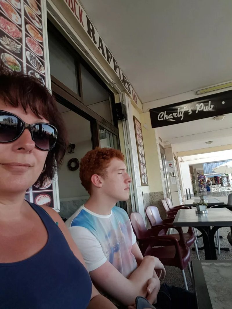 Bar Raffles, Charly's Pub