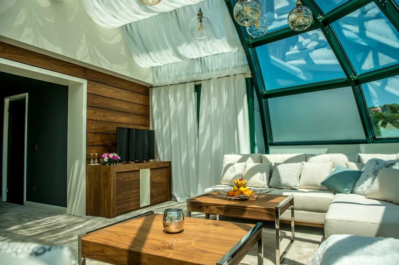 Hotel Hedonic