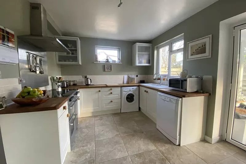 Beautiful home in tranquil location, large garden and close to beach (Sleeps 6)
