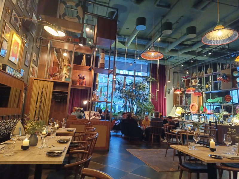KITCHENS Restaurant & Bar