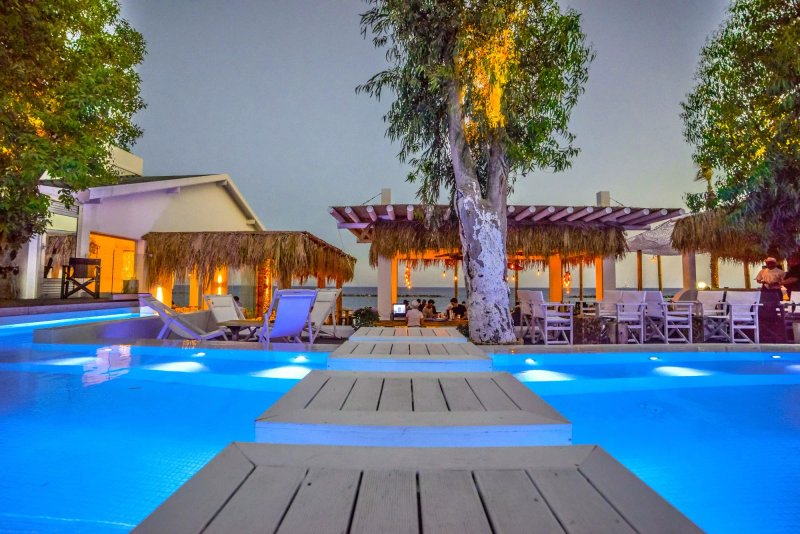 La Isla Beach Bar Restaurant