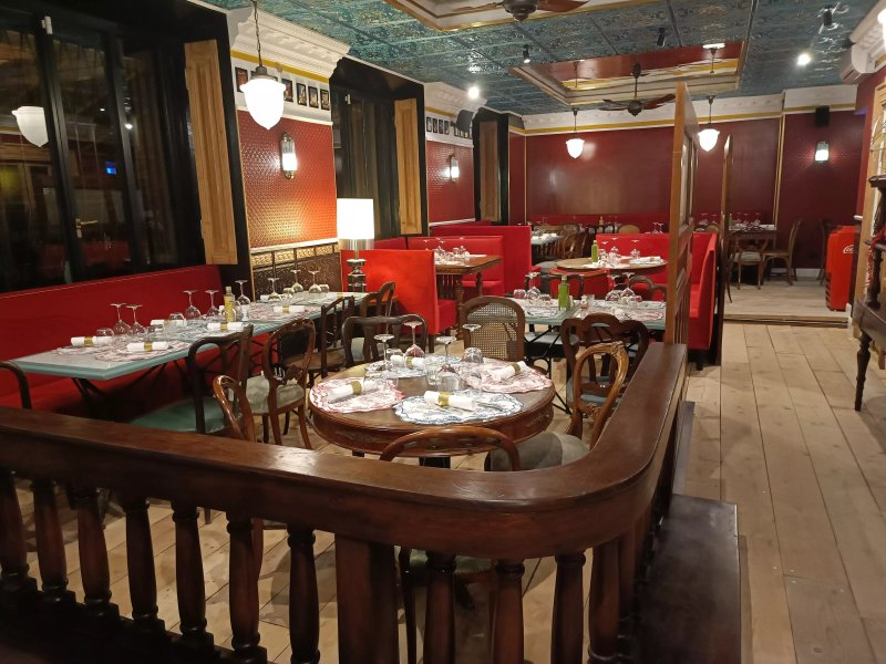 Ville Lumiere Restaurant & Cocktail Bar